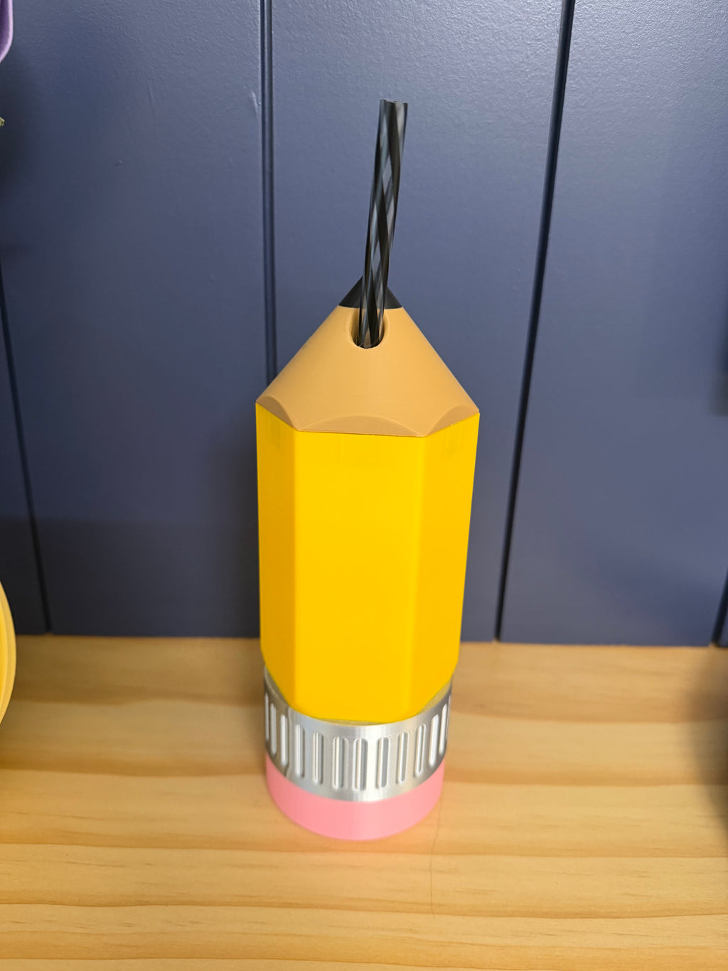 Slim can holder pencil