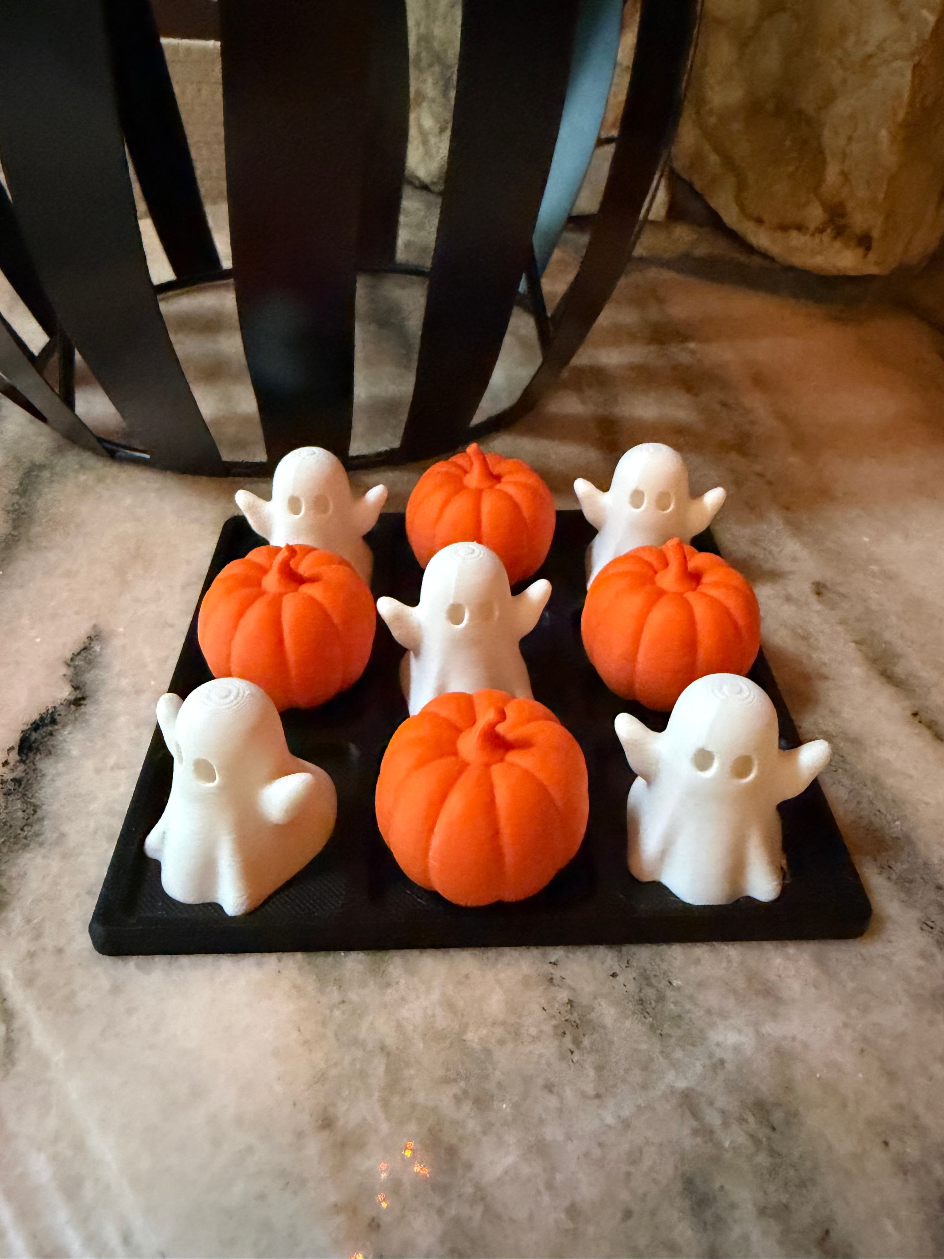 Small Ghost & Pumpkin Tic-Tac-Toe