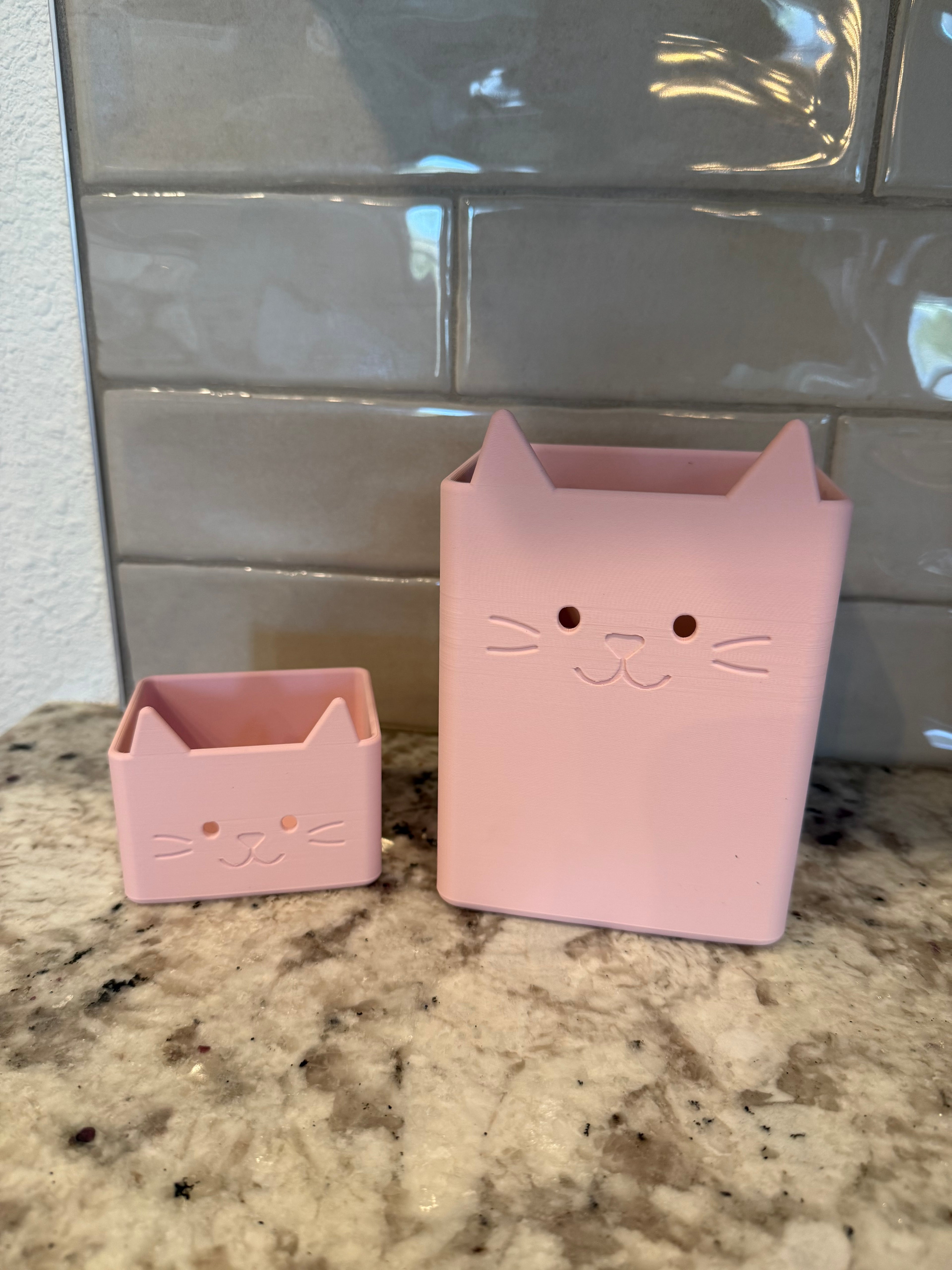 Cat desk organizer