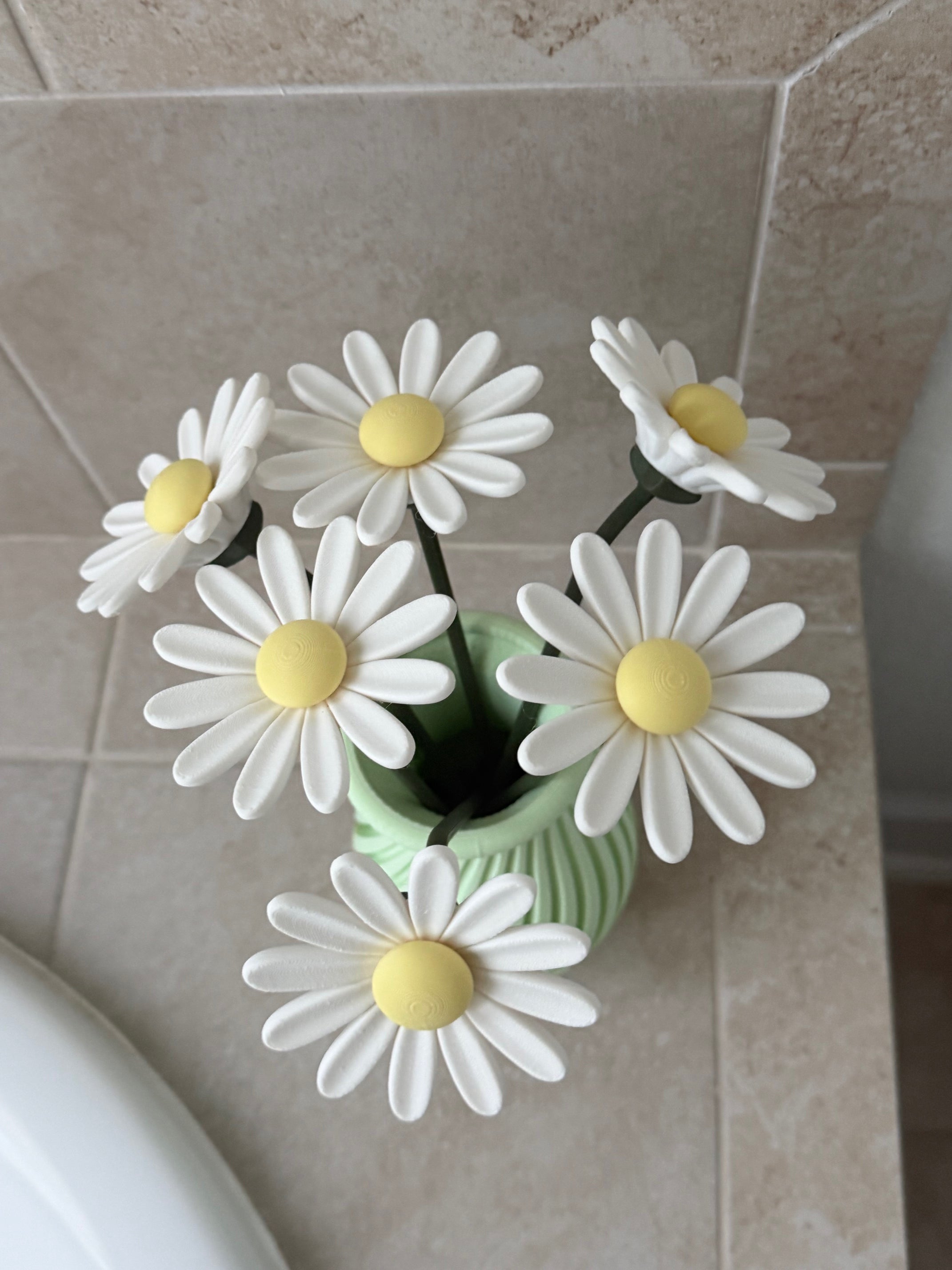 Green medium vase with Daisies