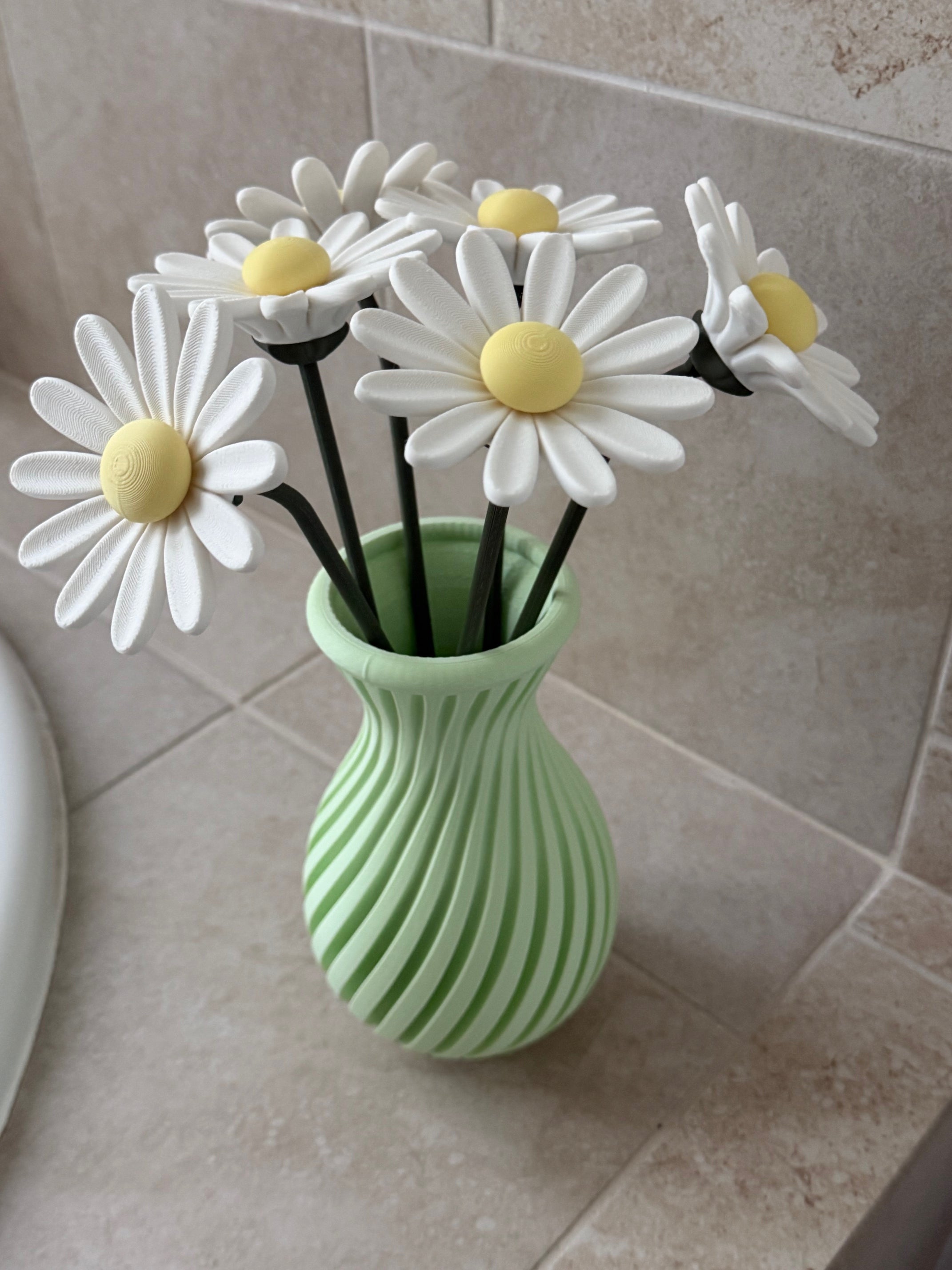 Green medium vase with Daisies
